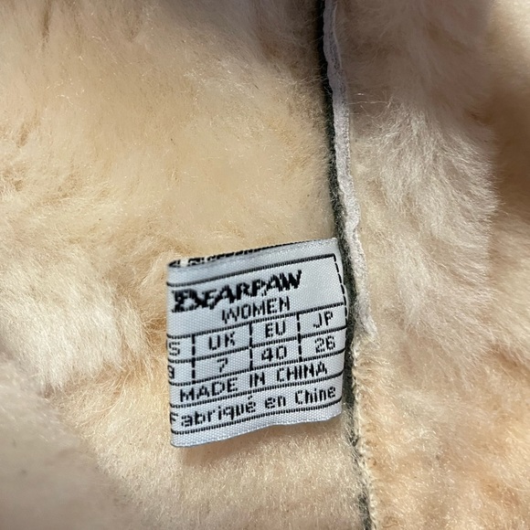 Bearpaw Suede & Sheepskin Winter Boots, Green, Size 9 - Picture 7 of 8